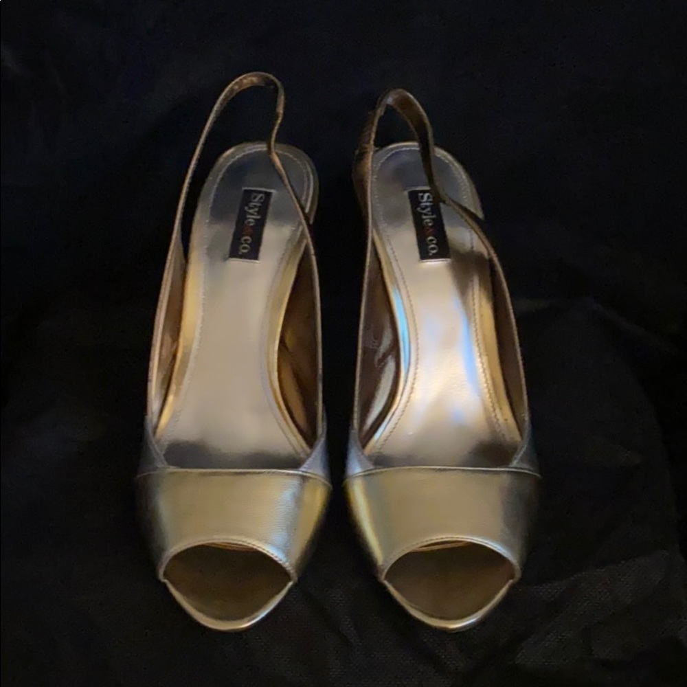 I’m don’t like high shoes anymore - Picture 1 of 3